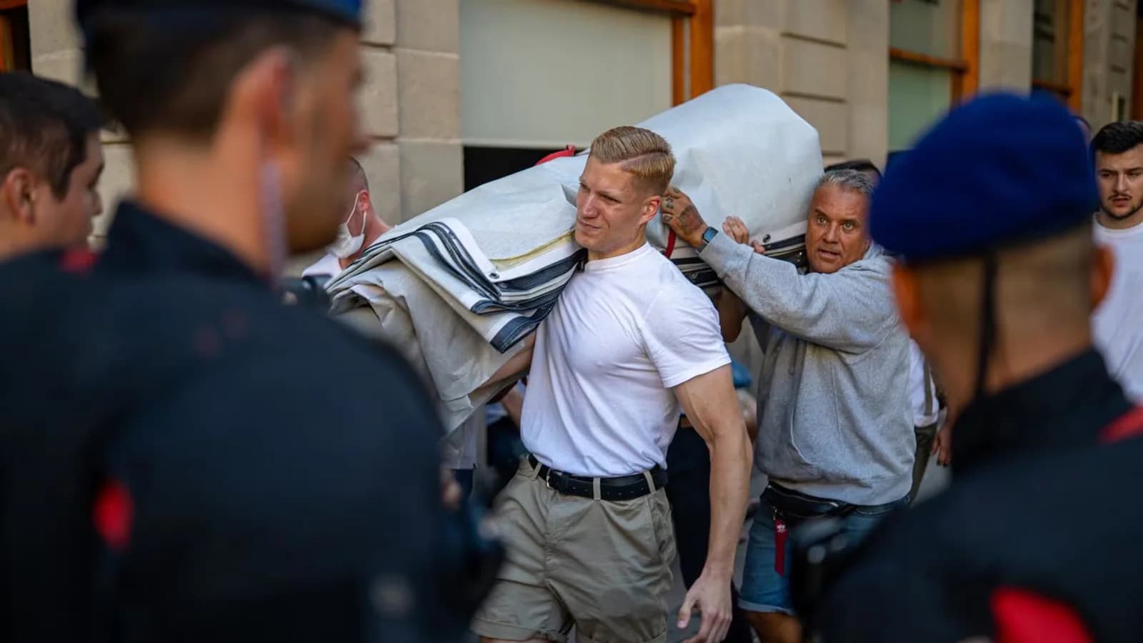 Una concentración en Barcelona pidió una “deportación masiva” de migrantes