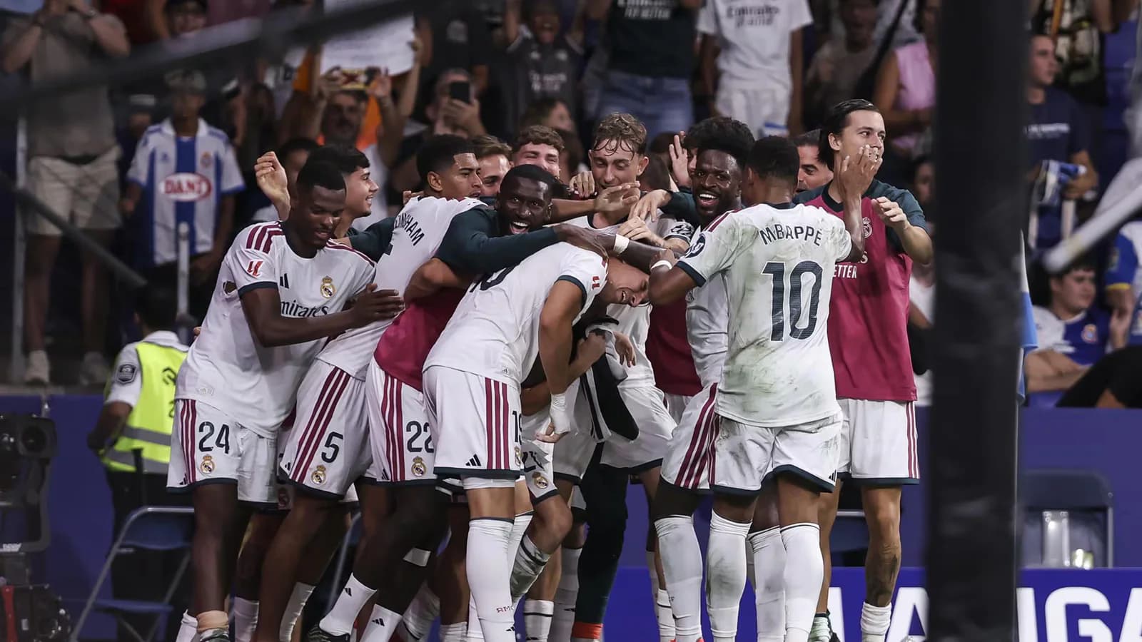 Real Madrid venció al Espanyol con un gol de Carlos Espí en el minuto 90