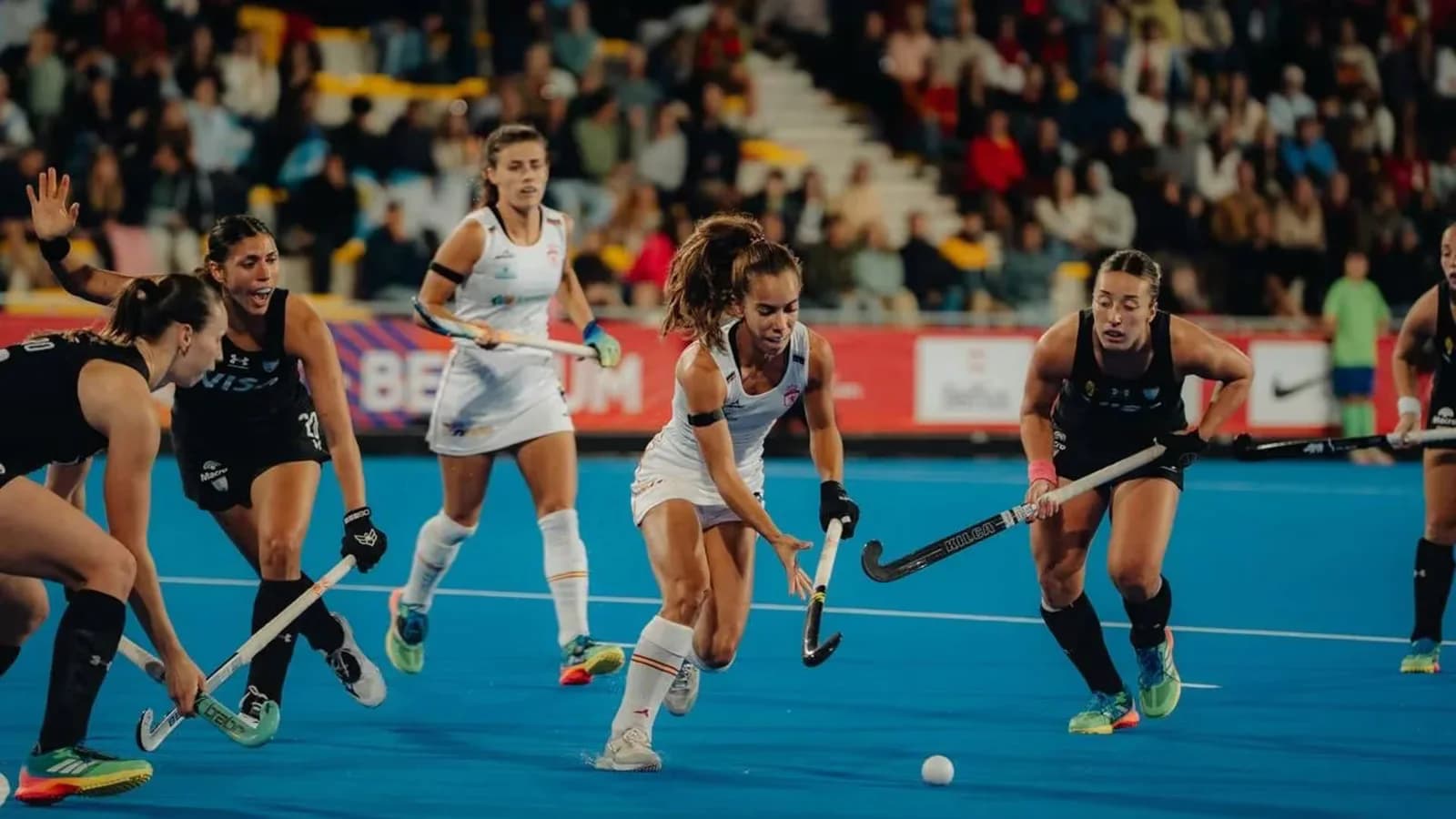 España pierde 3-0 ante Argentina y queda obligada a ganar en el Mundial