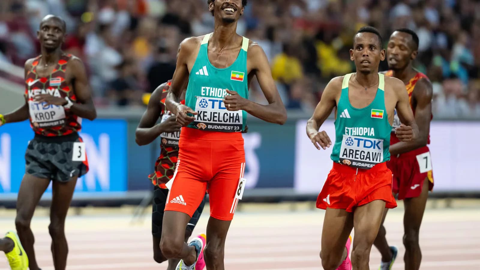 Yomif Kejelcha volvió a batir el récord mundial de medio maratón en Buenos Aires
