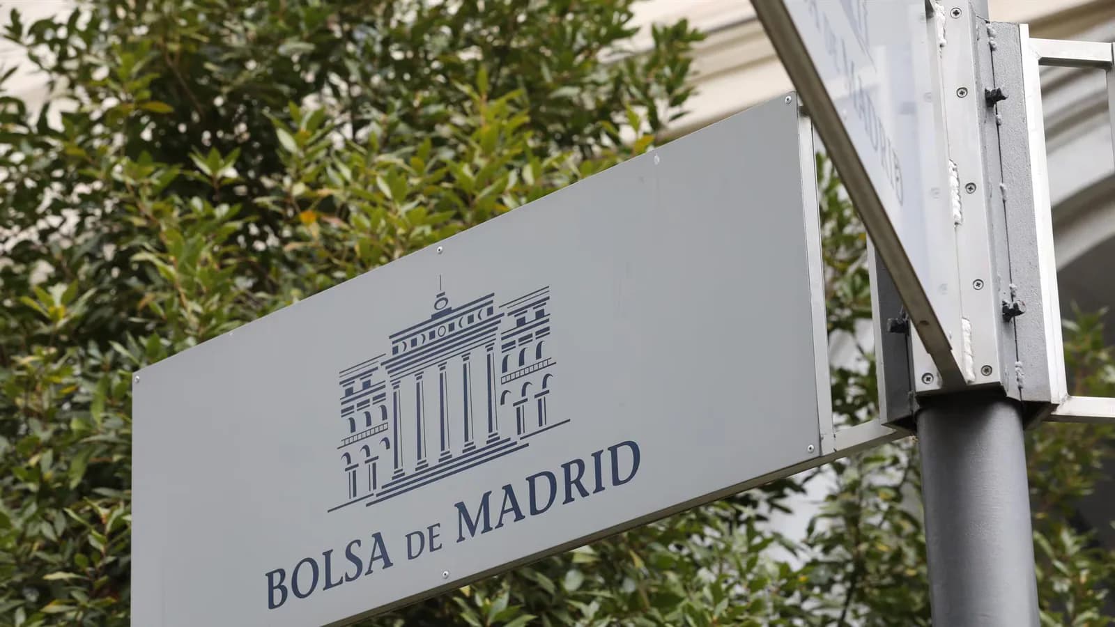 El Ibex 35 avanza casi 0,1% y queda cerca de los 20.000 puntos