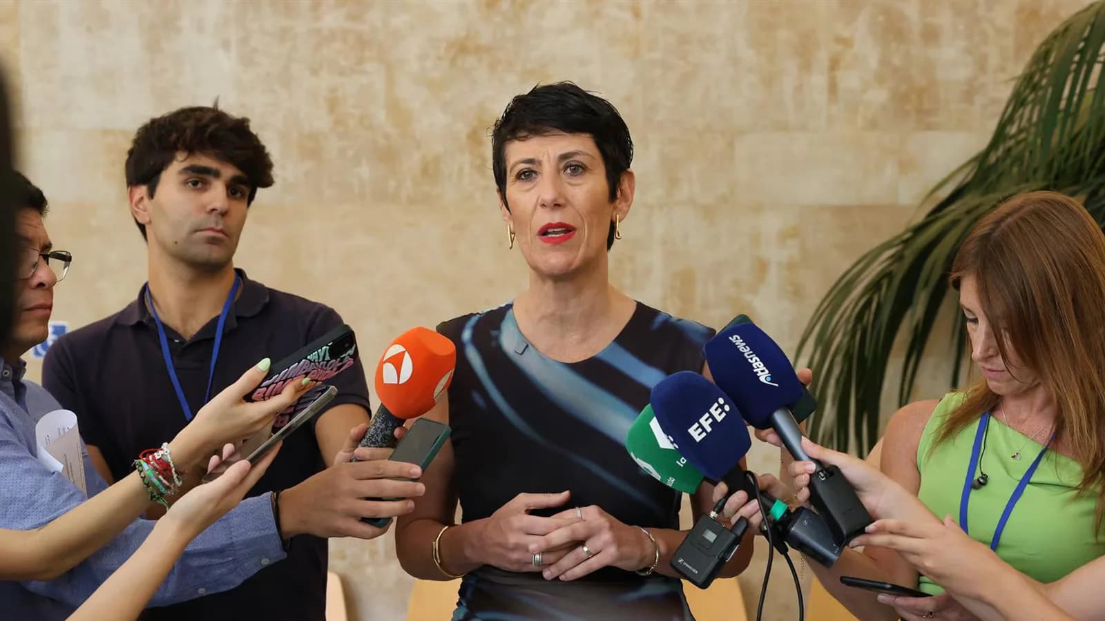 Saiz respaldó a Sánchez como líder del PSOE y rechazó dudas sobre su conducción