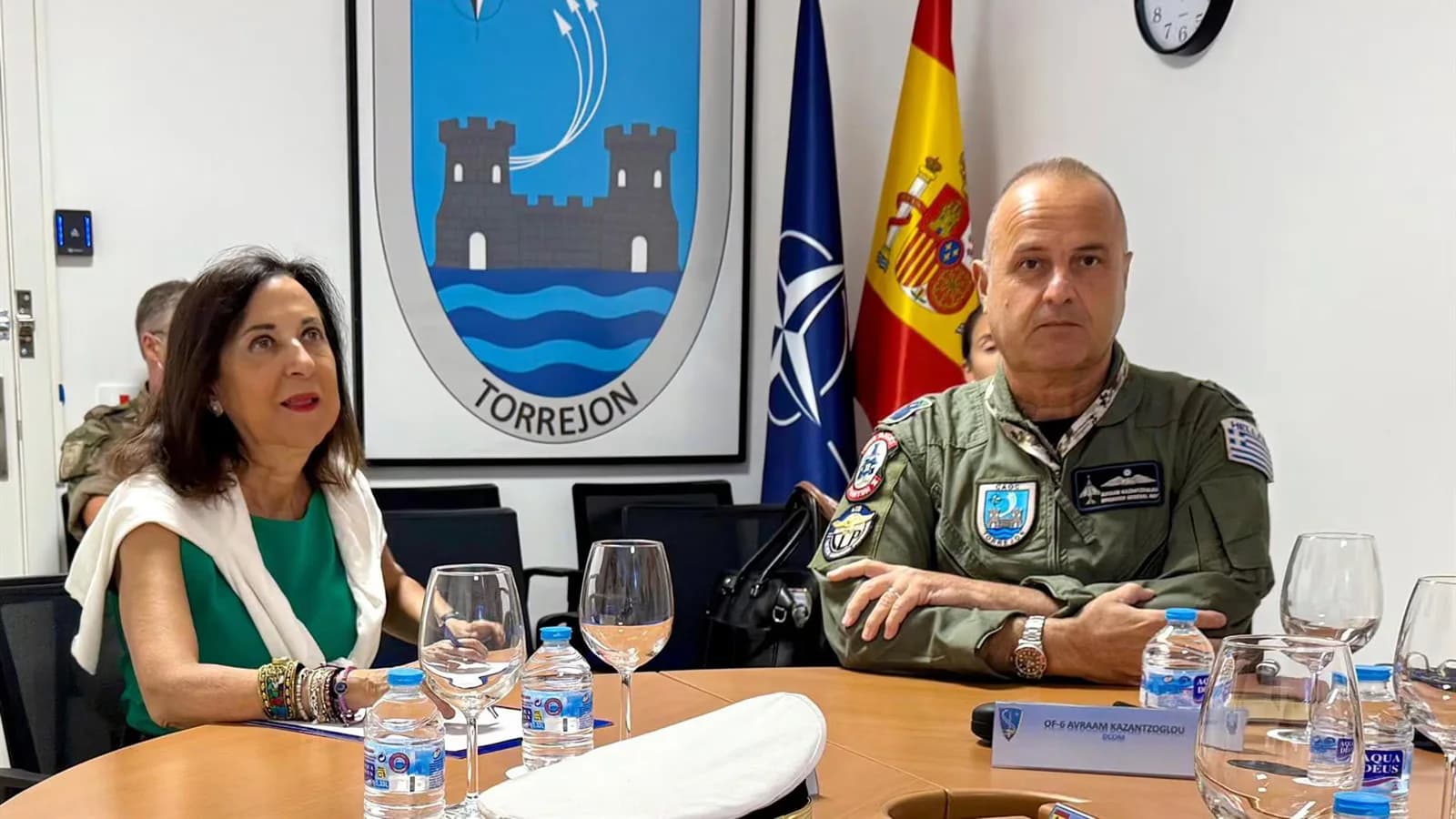 Robles destaca el trabajo del centro aéreo de la OTAN en Torrejón de Ardoz