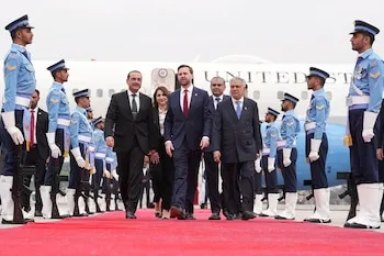 JD Vance se encuentra con el primer ministro de Pakistán previo a negociaciones entre EE.UU. e Irán
