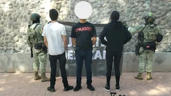 Rescatan a dos secuestrados en un taxi en Matamoros