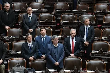 Tenso intercambio entre Martín Menem y diputado peronista en debate por el caso Adorni