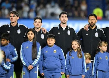 Caos de tránsito por incidente con el micro de la selección checa en Guadalajara
